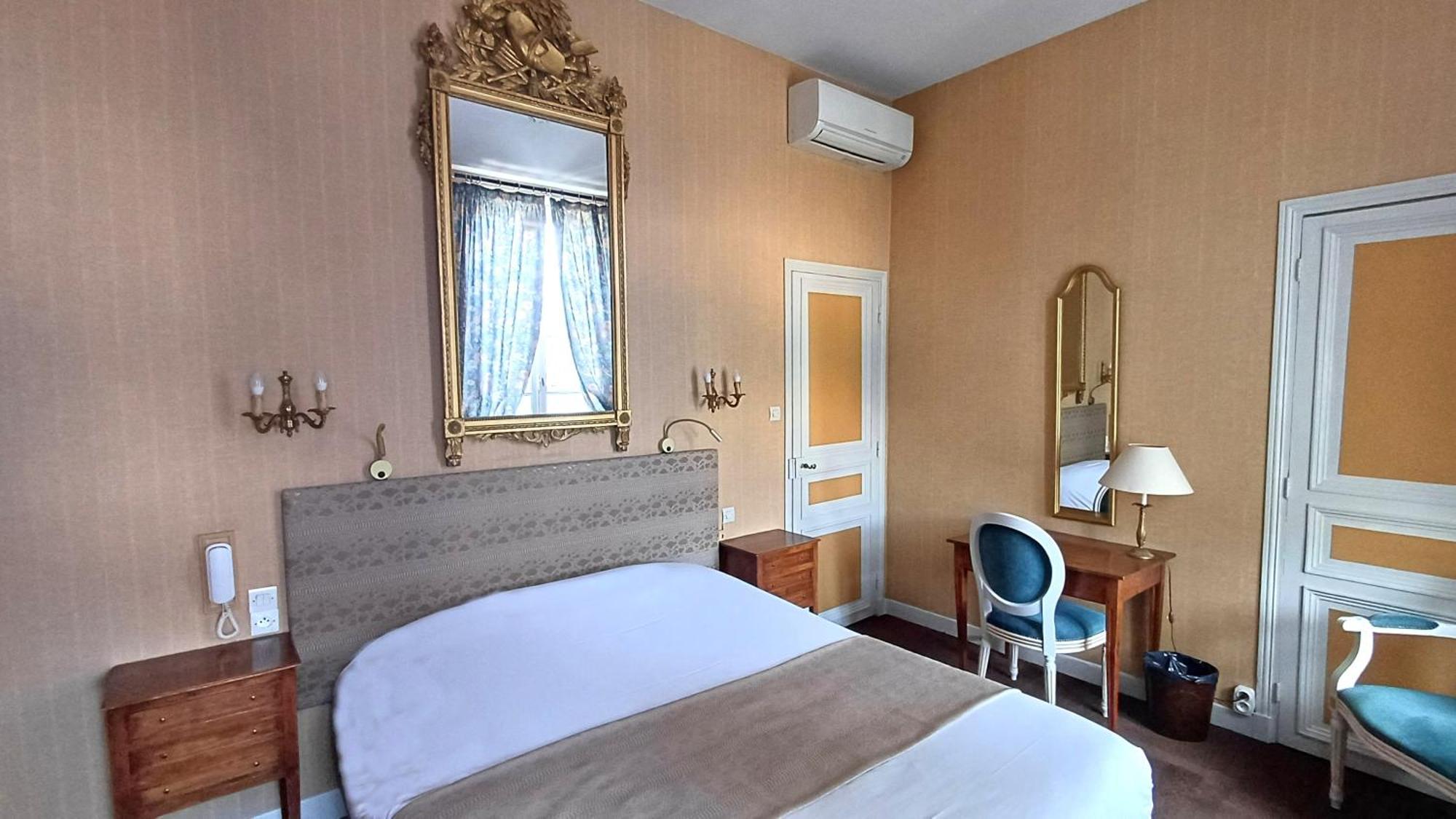 Hotel Montsegur 3*